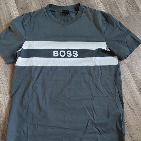 NYPRIS!!! HUGO BOSS - T-skjorte - junior/herre - str. S/M