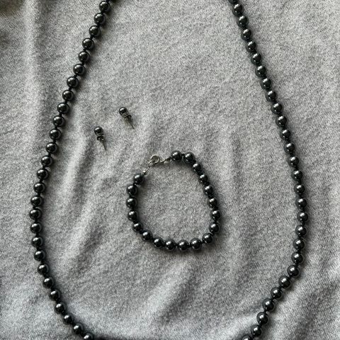 Perlesmykker i sort