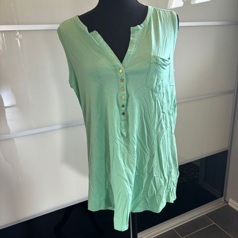 Ny bluse /t-shirt str 42/44