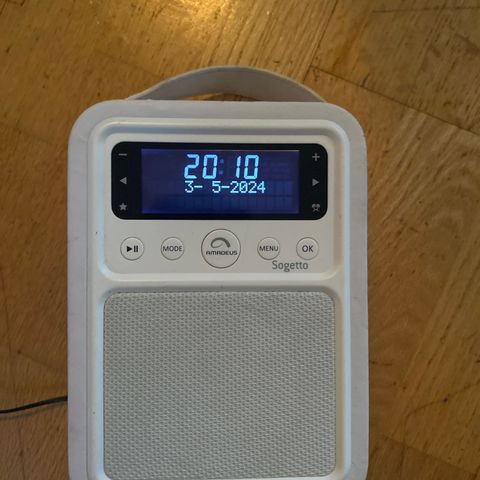 Amadeus sogetto DAB Radio med Bluetooth