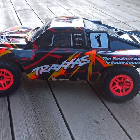 Traxxas Slash 4X4 1/10 rtr orange RC bil med masse utstyr selges