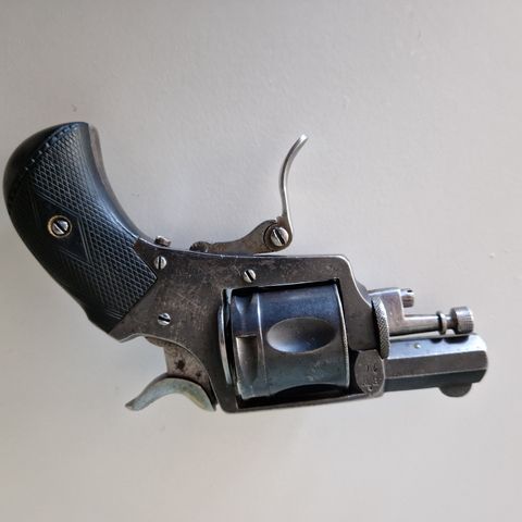Antikk revolver