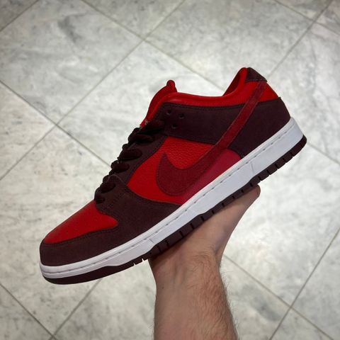 SB DUNK CHERRY - 46