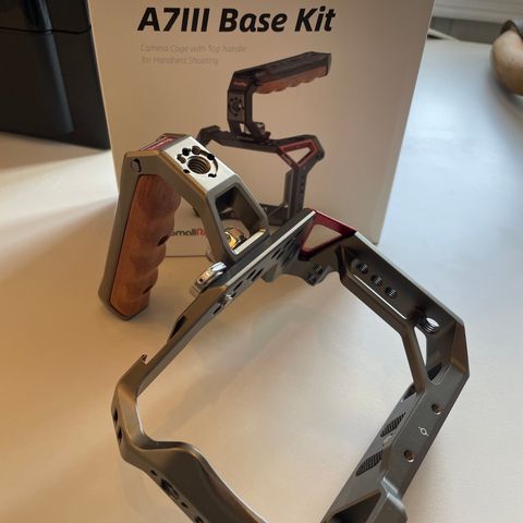 SmallRigg A7III og A7RIIIBase kit Camera cage with top handle