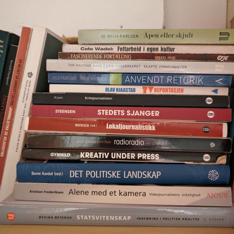 Bøker til bacherlor i journalistikk / samfunnsvitenskapelig fakultet