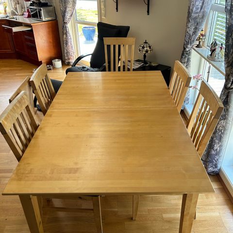 Bjørk Spisebord Inkludert 8 stoler