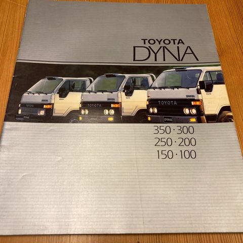 BILBROSJYRE - TOYOTA DYNA 350/300/250/200/150/100 - 1985