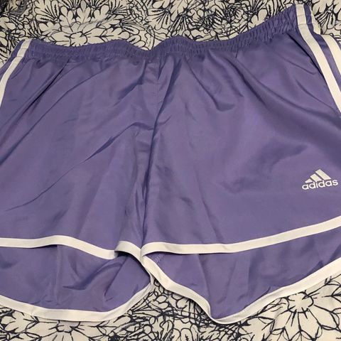 UBRUKT Adidas shorts str M