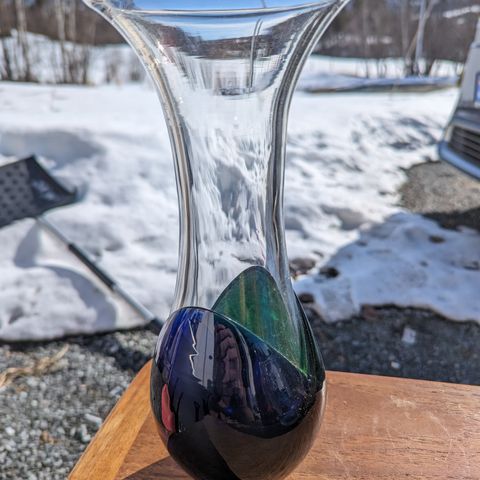 Mundblåst Novica kunstglass vase fra Polen (28 cm H)