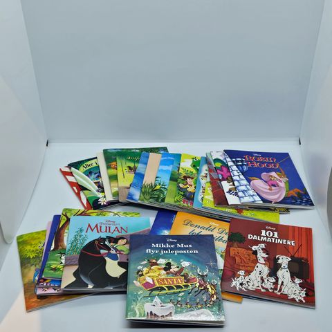24 stk små Disney bøker fra Karrusel Forlag