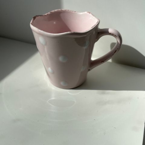 Espresso kopp, rosa med hvite prikker