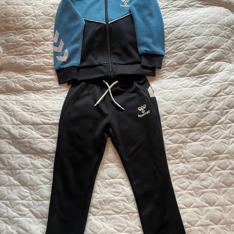 Hummel joggedress str 104