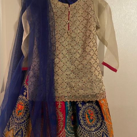 Veldig pent skjørt til jenter pakistansk/indisk klær