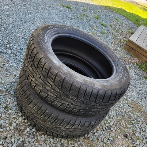 2stk Nokian piggfri 235/60-18