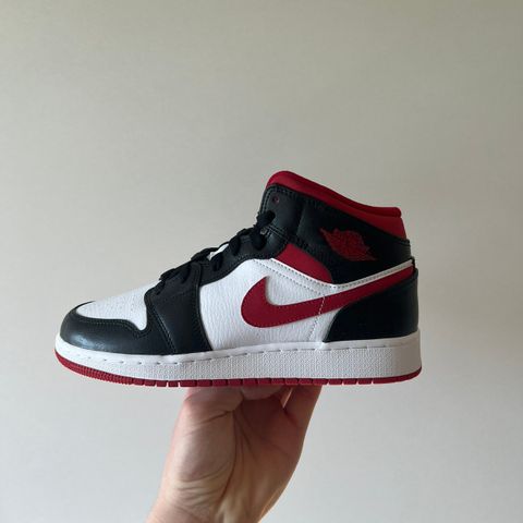 Jordan 1 mid Gym Red