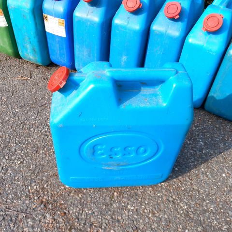 ESSO/MOBIL-kanner 12stk    10 liter kr 60 stk