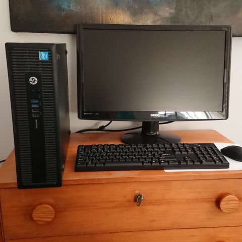 HP  600 g3  til salgs. 256 g  harddisk. BENQ 3, led skjerm. Trådløst tastatur