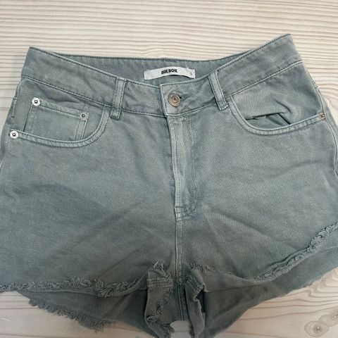 Bik Bok High Waist shorts str S