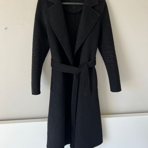 Marie Philippe svart ullkåpe, leni coat. Kåpe med knyting. Str 34.