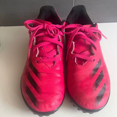 Adidas fotballsko str 34