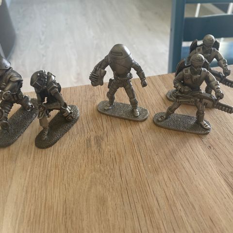 Command & Conquer - Pewter statues (tinfigurer)