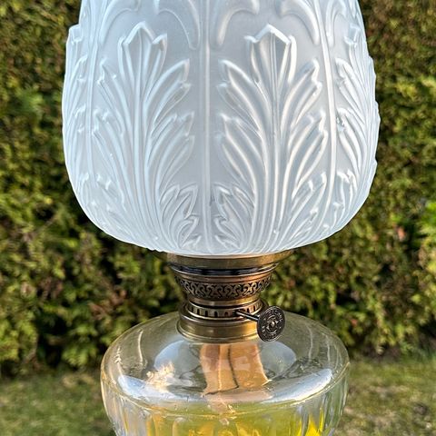 Vintage oljelampe / parafinlampe selges.