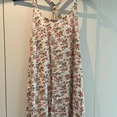 Blomstrete maxi kjole fra Cubus