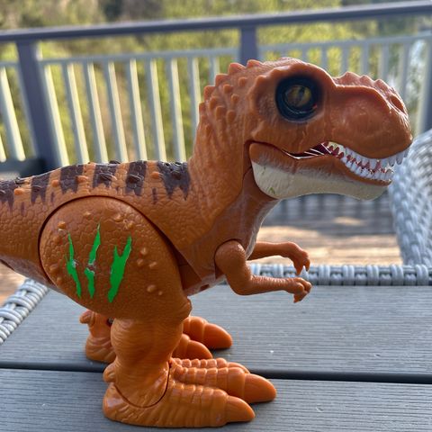 Dinosaur t-rex med batteri og lyd