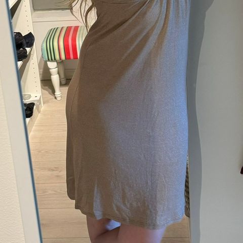 Beige halter sommerkjole