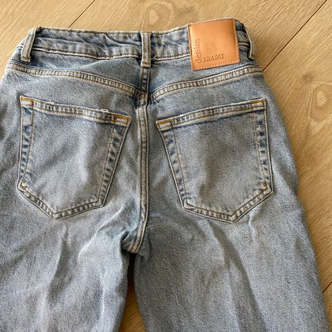 Jeans - Never Denim JP mid wide str 24, lengde 32