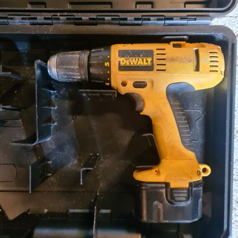 Dewalt drill m/batteri og koffert