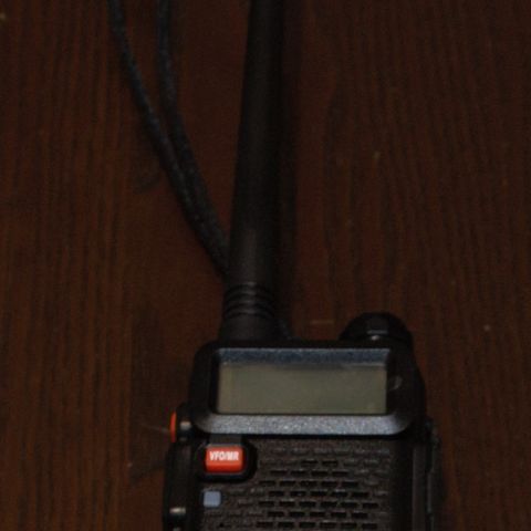 Baofeng UV-5RUHF-VHF1800MAHBatterie, Belte Klips, Lader. Nå Kun 500 Kr. :-)