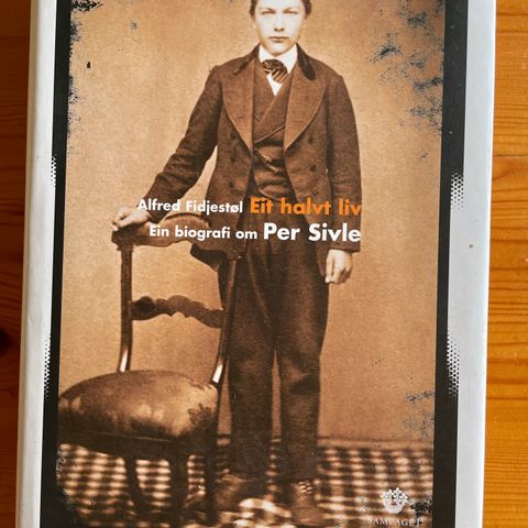 Eit halvt liv - ein biografi om Per Sivle. Skrevet av Alfred Fidjestøl