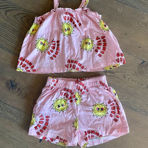 Søt rosa singlet og shorts str. 104