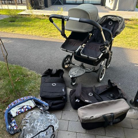 Bugaboo Donkey 2 søskenvogn / tvillingvogn med masse utstyr