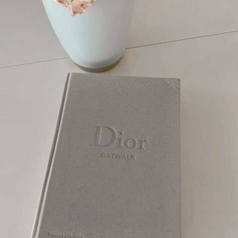 Dior book til salg !