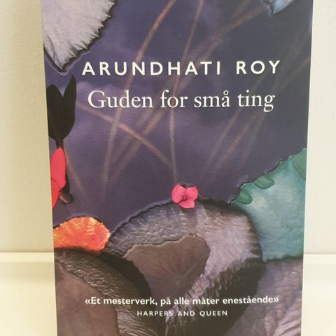 Bok"Guden for små ting" av Abundhati Roy