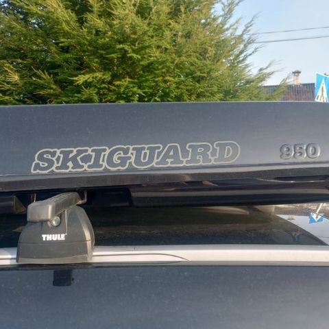 Skigard 950 selges