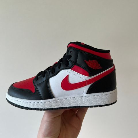 Jordan 1 mid Fire Red