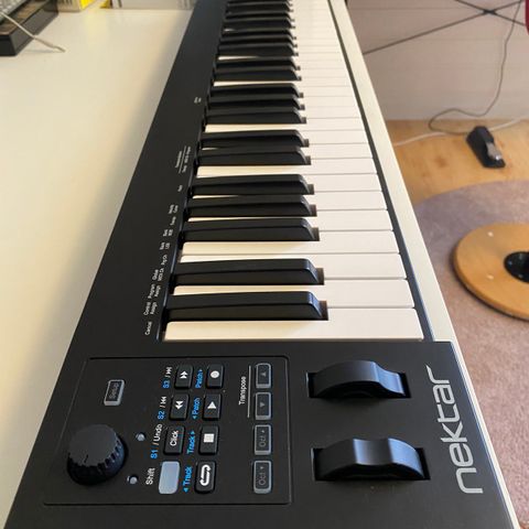 Nektar GX61 midi keyboard / controller (som ny)