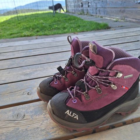 Alfa Kratt gtx str 29. Aclima warmwool med hette str 110.