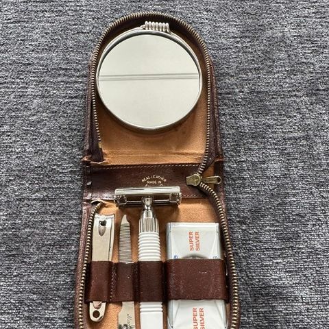 Barberhøvel - Real leather etui.