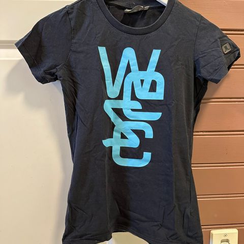 Svart WESC T-skjorte med blått print