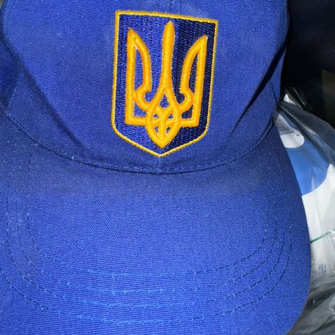 Ny pris !! Ukraine caps