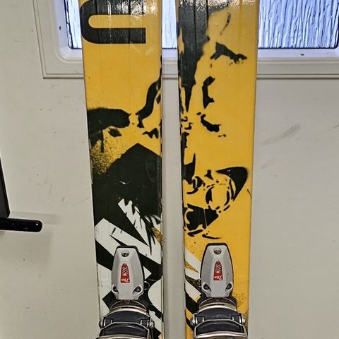 Karhu telemarkski lengde 179 med 7tm binding