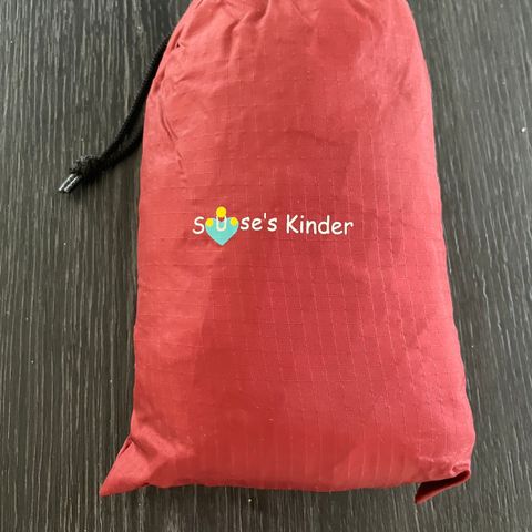 Suse’s kinder bæreponcho