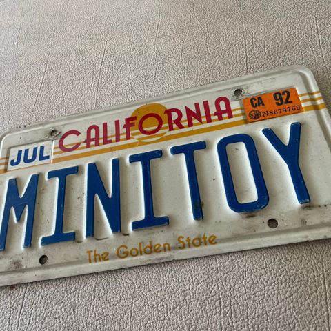 California Minitoy skilt