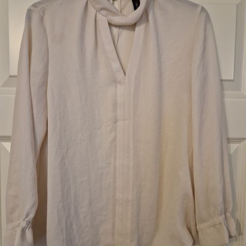 Blouse fra Marccain str 1 ( 36) ,  hvitegg farge