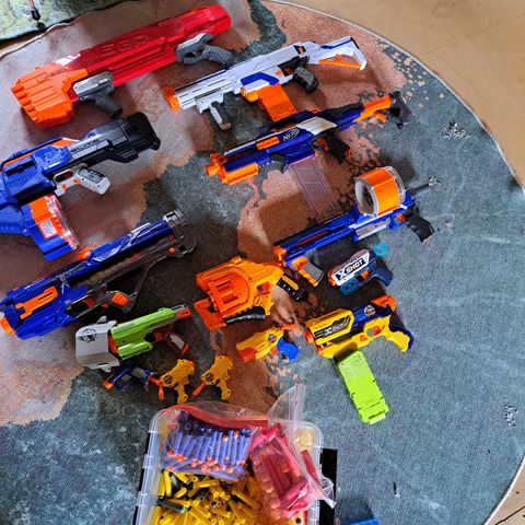 Nerf pistoler og skudd til salg