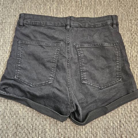 Dongerishorts str M, 100 kr